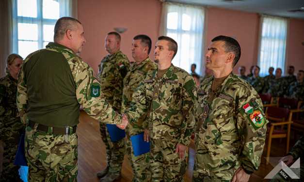 A Honvédelmi Tábor szervezésében és megvalósításában résztvevő katonák elismerése KLAC7521