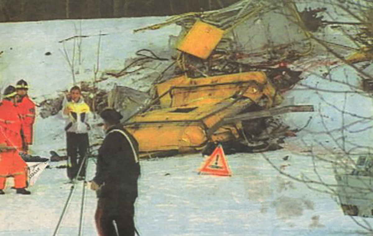 Авария на фуникулере. Катастрофа на канатной дороге в Кавалезе. Катастрофа на канатной дороге 1998. Канатная дорога Италия катастрофа.