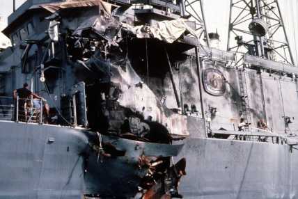 1078px-USS_Stark_-_external_damage_by_exocet