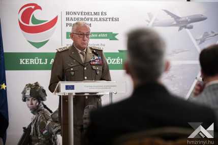 Claudio Graziano vezérezredes EU Katonai Bizottság elnökének látogatása Sajtótájékoztató  KLAC6775