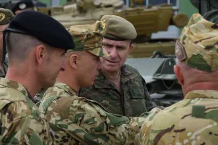 Static display and meeting with troops at HDF 25th Inf Brig (1)