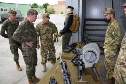 Static display and meeting with troops at HDF 25th Inf Brig (2)