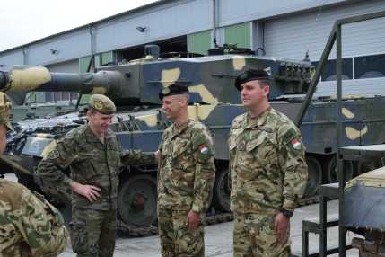 Static display and meeting with troops at HDF 25th Inf Brig (5)