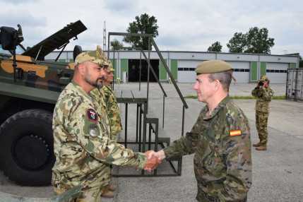 Static display and meeting with troops at HDF 25th Inf Brig (6)