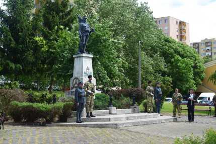 Sassy Csaba tér (2)