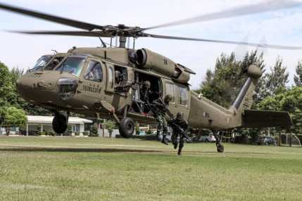 3_UH-60A_Black_Hawk