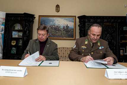 MH együttműködési megállapodást ír alá a Pákozd Katonai Emlékparkkal KLAC6994