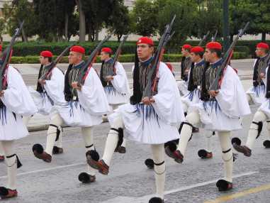 Evzones_at_Changing_of_the_Guard,_Syntagma_Square,_Athens