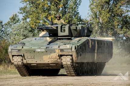 Lendületben a sereg forgatás  LYNX gyalogsági harcjármű bemutatása KLAC3750