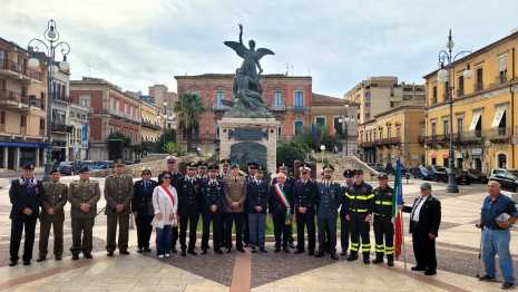 5. Közös katonai megemlékezés az olasz fegyveres társszervek képiselőivel Vittoria város főterén