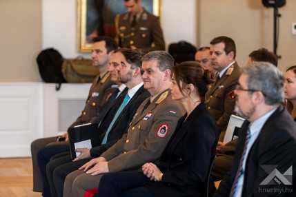 A szerb védelmi miniszter látogatása KLAC2315