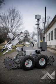 Robotoperátorok kiképzése a tűzszerészeknél  KLAC5692